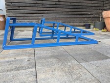 zwei Auffahrrampen mit Überfahrschutz für Pkw & andere Fahrzeuge 