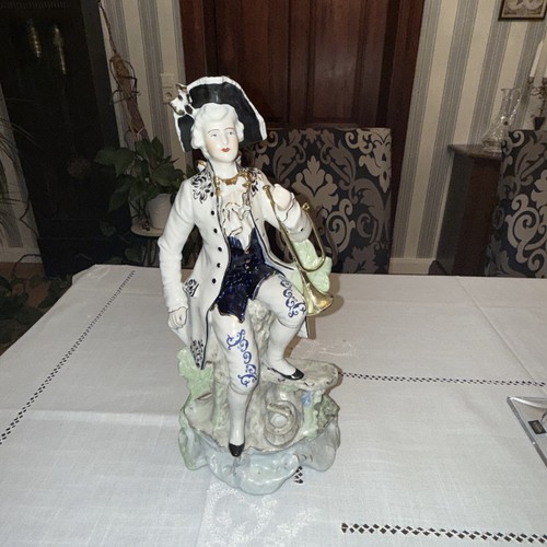 Porzellanfigur trompeter cm - trompeter, 40