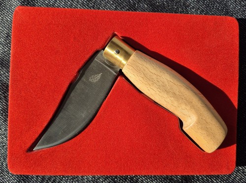 Taschenmesser klein aus