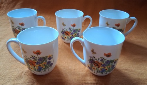 Tassen mit schönem - 5, blumen