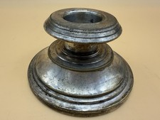 Antiker Zinn Kerzenständer um