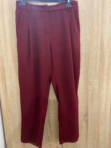 Burgunderrote hose bordüre - burgunderrote,