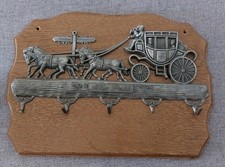 Zinnfigur auf Holzplatte mit Haken "Alte Post" vintage