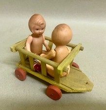 Alt Handwagen / Bollerwagen mit 2 Püppchen / Puppenstube