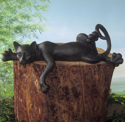 Katze liegend kantenhocker - liegend,