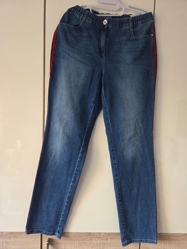Damenjeans blau mit rotem