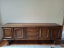 Schönes langes sideboard in