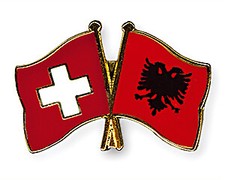 Schweiz - Albanien Flaggen Pin