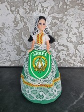 Seltene Puppe mit Kleidung