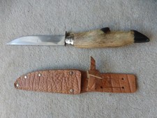 Hirschfänger mit Rehfußgriff,  Lederscheide,