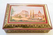 Große alte Blechdose