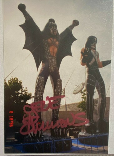 Gene simmons bassist - kiss,