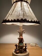 Lampe von Hummel, 225,II, Mädchen auf Zaun sitzend, gebraucht, 