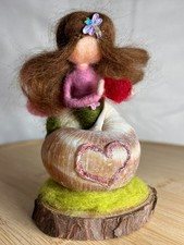 Nadelgefilzte Schneckenfee –
