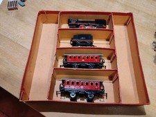 Distler Zugset, Originalkarton, Lok 302417 + Tender 1518 + 2 rote Personenwagen