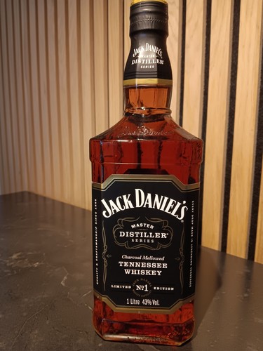 Jack daniels master distiller - jack,