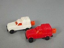 AUTOS: Autos mit Abschussfeder (2. Serie) - beide R4 Kombi in weiß und rot