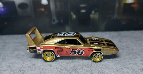 Hot wheels dodge charger - hot,