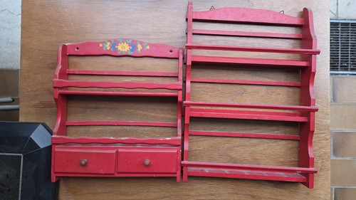 Vintage rotes holz wandregal - vintage, holz-wandregal