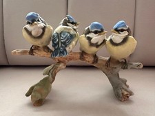 Kaiser Porzellan - Vogel - Junge Blaumeisen  auf Ast - matt Handbemalt.