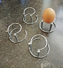 4 elegante Eierbecher aus