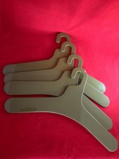 Konvolut 4 oliv - erbs - grün Ingo Maurer Kleiderbügel 70er Jahre Design 