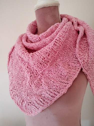 Handgestricktes dreieckstuch - handgestricktes,