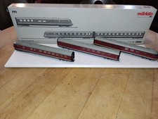 Märklin H0 39080 Diesel-Triebwagenzug BR VT 08.5 mit Zwischenwagen zum VT 08.5