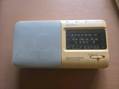 Radio sony model - model,