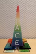 Kerze (Friedenskerze) – PACE – bunt – mit Halter aus Glas
