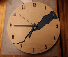 Wanduhr aus Holz