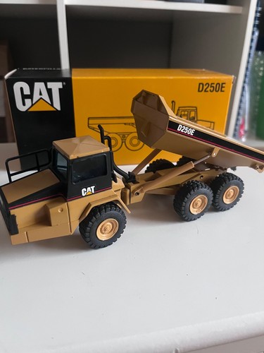 Cat modelle d250 e - 1:50,