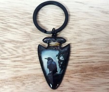 Schlüssel Anhänger Pfeilspitze Rabe schwarz Metall Kunstharz mit Federring