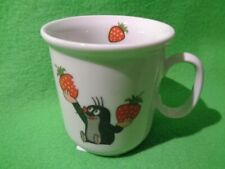 Henkelbecher Krtek  Maulwurf beim Erdbeeren essen 9 cm von Thun 