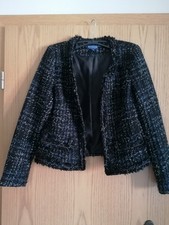 Elegante Damen Kurzjacke mit Kleinen Ösen Schmuck