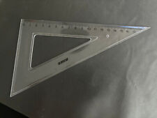 großes unbenutztes Geodreieck