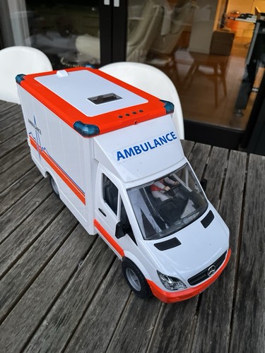 Bruder ambulance krankenwagen - ambulance,