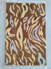 Brauner handgeknüpfter