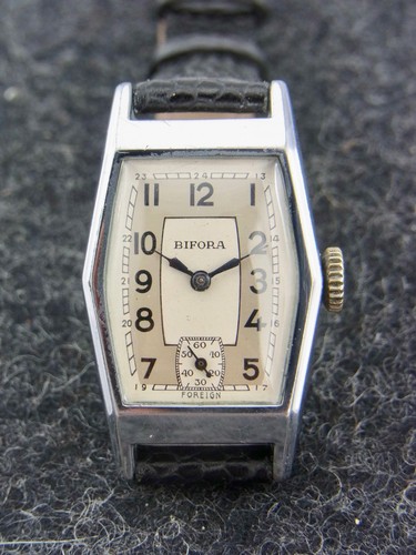 Schöne alte armbanduhr bifora - armbanduhr,
