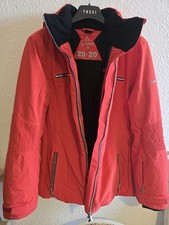 Rote, wasserdichte Skijacke