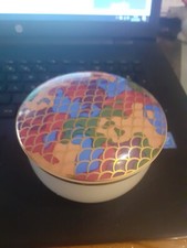 Porzellandose von Bäckerei