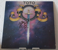 ORIGINAL Autogramm von Steve Lukather & Bobby Kimball. Auf VINYL 12". TOTO. TOTO