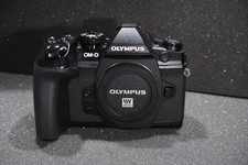 Olympus OM-D E-M1 Mark II 20MP Systemkamera - Schwarz nur 1471 Auslösungen