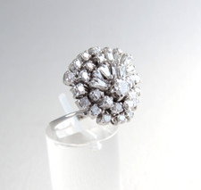 Edler Cocktail 18 K Weißgoldring – Diamanten im Tapered Baguette- & Rundschliff