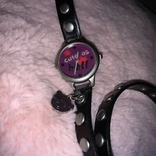 Dark Dudes Uhr Depesche „Cute As Hell“ mit Wickelarmband und Nieten + Anhänger