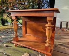 Konsole aus der Gründerzeit, Nussbaumholz, gedrechselte Säulen