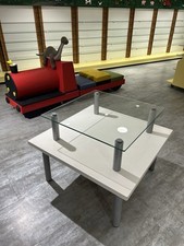 Auflösung Schuhgeschäft, Tisch zur Waren-präsentation, Ladeneinrichtung