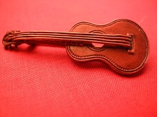 alte Brosche antik in der Form