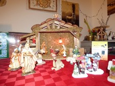 Schöne Weihnachtskrippe mit 16  Weihnachtsfiguren und Beleuchtung