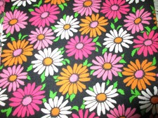 Original 60er/70er Jahre Stoff schwarz mit grellen Blumen